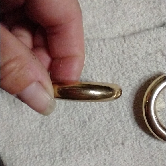 Very large puffy half hoop earrings no backs goldtone - Picture 4 of 5